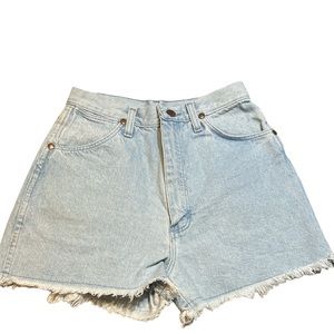 Wrangler Vintage Raw Hemline High Waisted Shorts Size 7/9